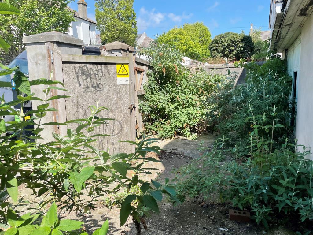 Lot: 79 - DETACHED FORMER COACH HOUSE WITH RESIDENTIAL CONSENT - Rear view (archive 2021)